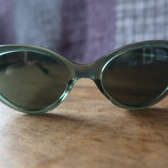 Accessories - VINTAGE GREEN CAT EYE SUNGLASSES